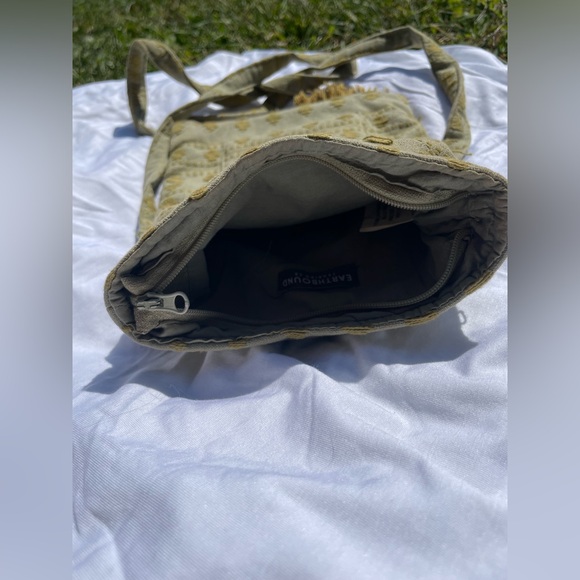 Earthbound Green Shoulder Bag - Picture 12 of 13